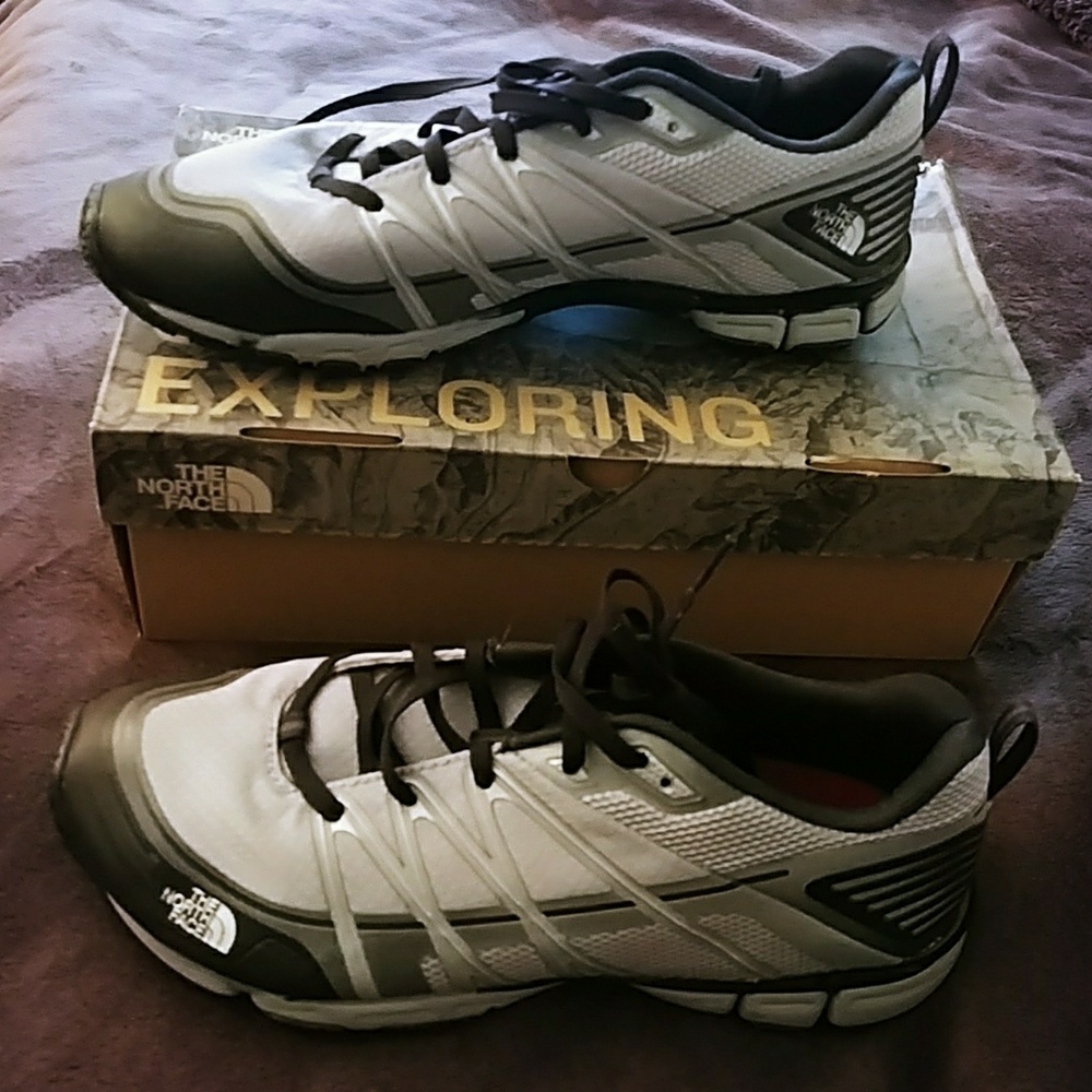 NWT The North Face litewave men's 8 sneakers